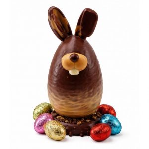 œuf décoré chocolat noir 70% Madagascar garni de 6 petits œufs fourrés praliné  T2