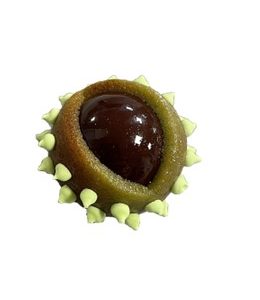 Châtaigne fourrée praliné enrobée de pâte d'amande